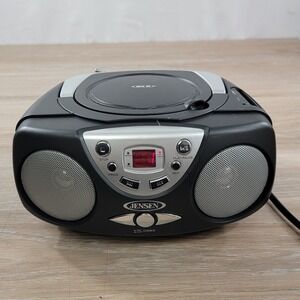 Jensen CD472 Portable AM FM Stereo CD Player Boombox with Aux In Read
